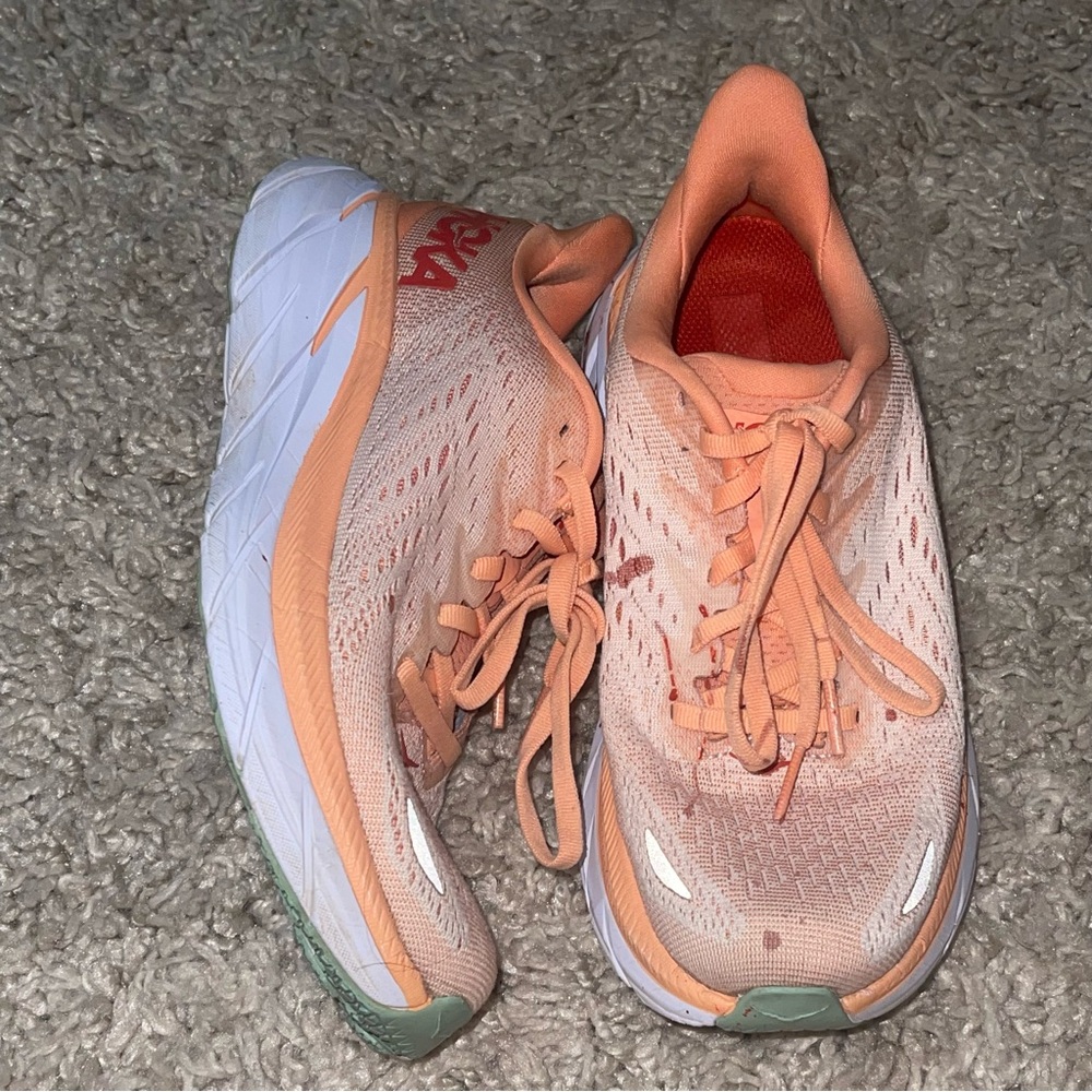 Hoka One One Womens Clifton 8 Orange Running Shoes sz 5B - Picture 2 of 8